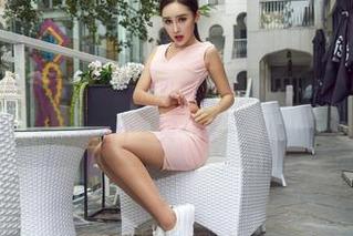 AISS爱丝(黄金版) – 小哲的私房图片：女神下凡，忍不住想给她加个‘买一送一’！