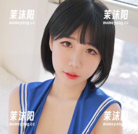Addielyn(에디린)穿白衬衫的神秘力量：免费照片帮你化身时尚达人！