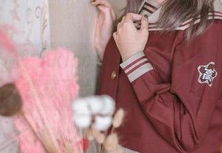 黑白作品，Akisoso秋楚楚再一次低调地撩拨了我的审美情绪。