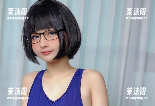 不是每个浴缸都能装下Azami的写真集精选，但你可以试试！