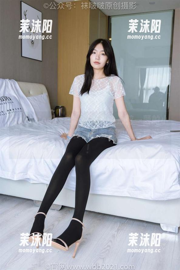 BoBoSocks袜啵啵 - 让人心弦一颤的小甜豆，咖啡色丝袜和透明脚尖的写真世界！