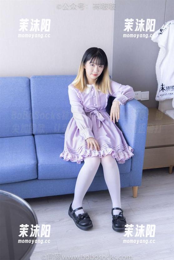 BoBoSocks袜啵啵 - 糯米黑丝写真：脚尖加固款，让我怀疑人生穿黑丝的正确打开方式！