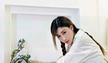 Feilin嗲囡囡 – 揭开鱼子酱Fish毛衣的秘密：私房图包中的暧昧瞬间