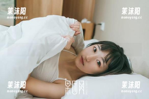 GIRLT果团网 - 龚玥菲的网袜旅程：写真作品集里的那些秘密