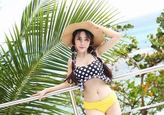 IMiss爱蜜社 – 最新写真：当蕾蕾醒了没在泳池里释放无限魅力
