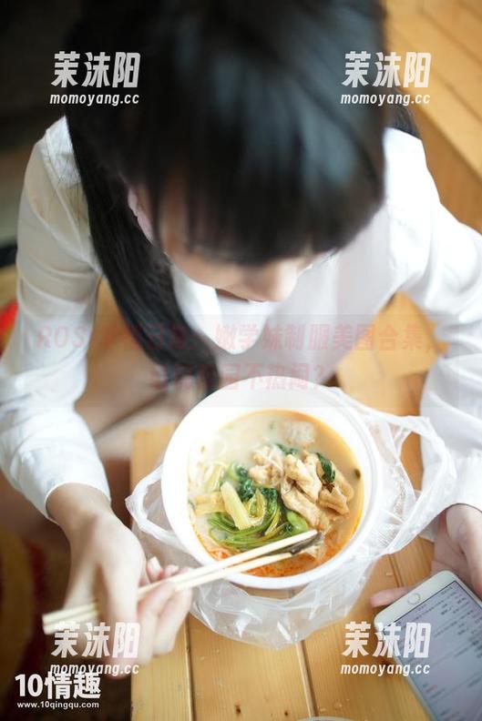 ROSI幸福日常：嫩学妹制服美图合集，谁说校园不热闹？