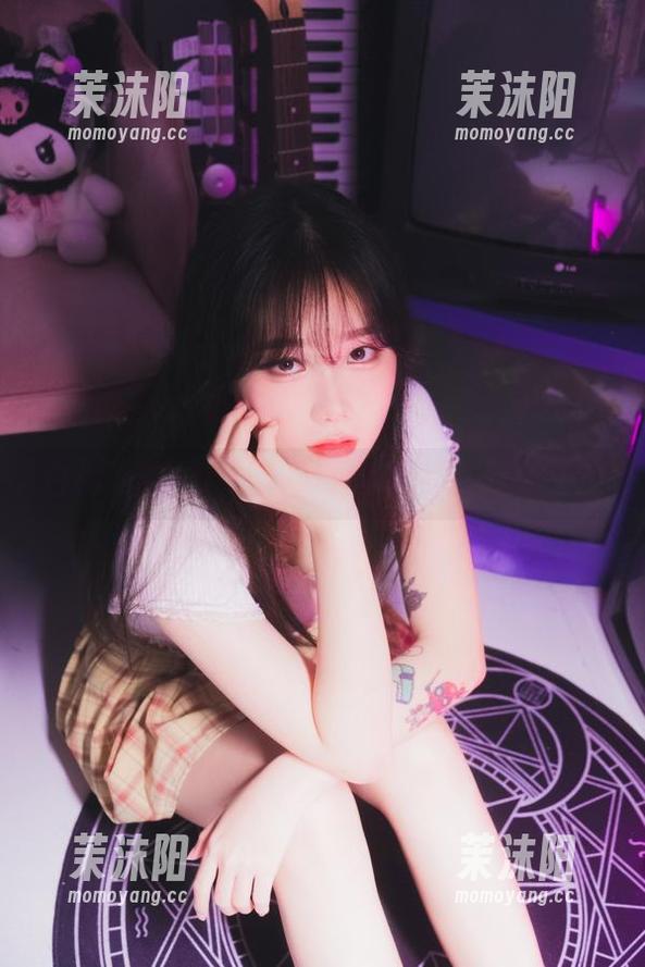 白裙下的Sira(시라)：当光线与原图交汇