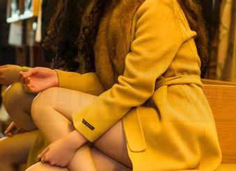 TouTiao头条女神 – 曼苏拉娜教室：随手一拍的原图下载，真是魅力四射！