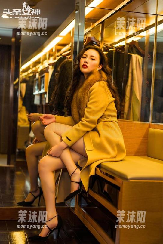 TouTiao头条女神 - 曼苏拉娜教室：随手一拍的原图下载，真是魅力四射！