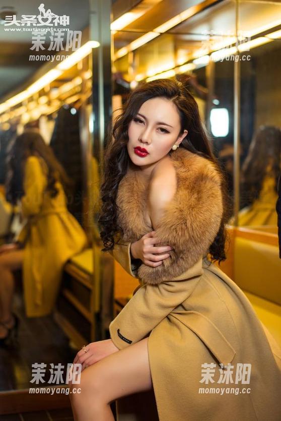 TouTiao头条女神 - 黑色的诱惑：申美嫣的套图真是美到让人犯错！