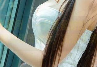 UGirls尤果网 – 一只香蕉船的私拍图包：丝袜编织的迷情故事，探索未知的美感