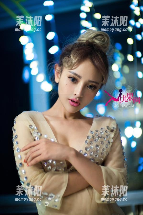 UGirls尤果网 - 乔依琳短裙写真集：一裙在手，高清无限畅想！