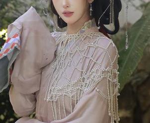 Xiuren秀人网 – 下载伊思思白裙合集，看她如何把一袭清新演绎得如此‘干净’