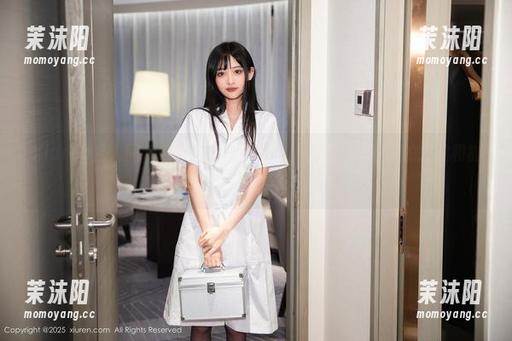 Xiuren秀人网 - 虞姬儿的户外私拍：图集里藏着风的轻柔和树影的摇曳
