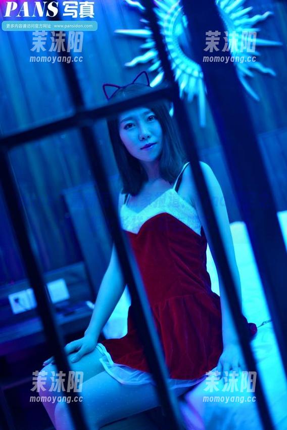 pans - 最新写真独家报道：Tina裸足之美，把七彩祥云踩在脚下！