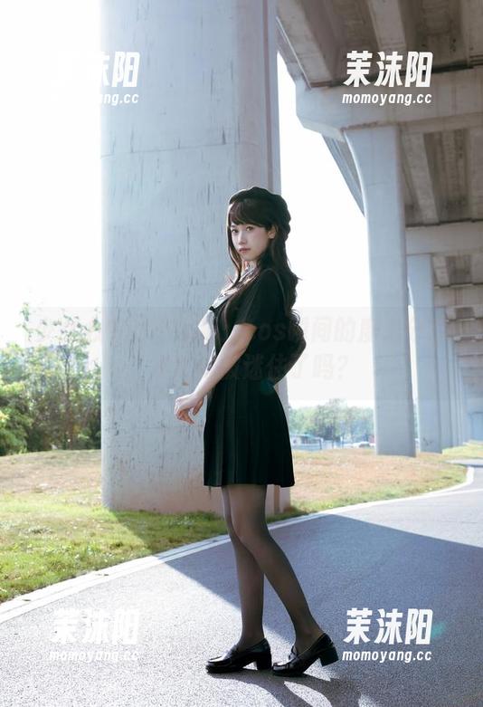 少女心中的不呆猫：cos瞬间的魔力分享，准备好被迷住了吗？