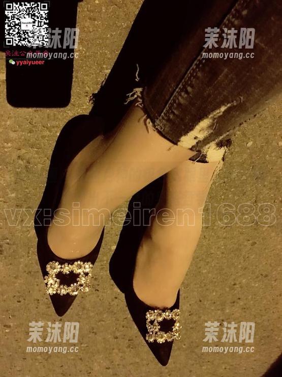 微密圈 - 在丝月神的银色高跟里，牛仔裤展现出不一样的穿搭哲学！