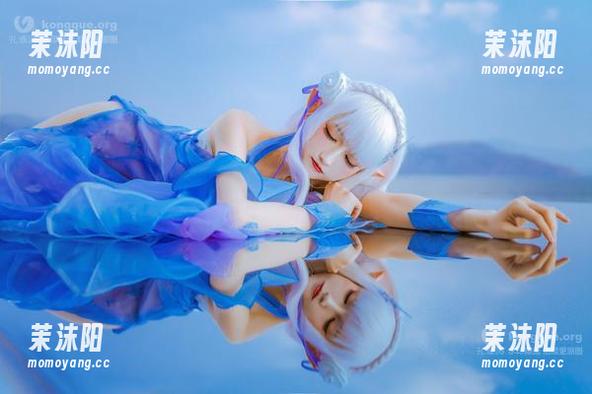 在乖乖衣宝的美图里，吸血鬼护士服居然让我想起了那年Halloween！