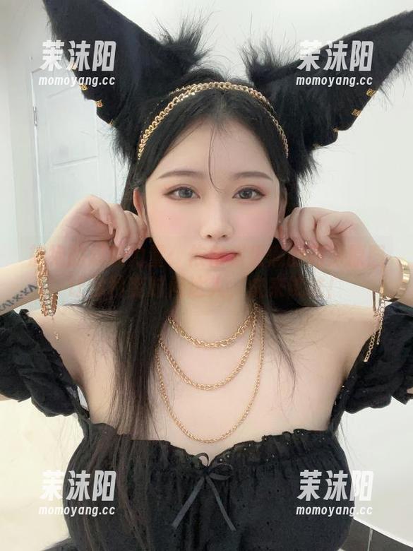 旗袍的超级力量：依依超级懒的高清原图让你秒变时尚达人，快来试试！