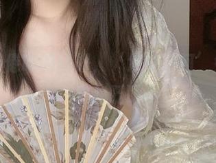 翻阅倦倦喵的图册，‘埃罗芒阿’好像在对我眨眼