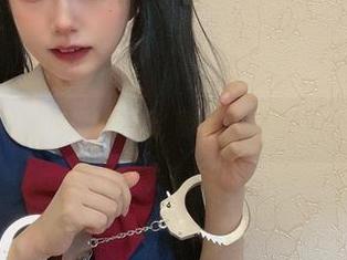 来看看倦倦喵的鱼骨胸衣：图包里的那些‘暧昧’瞬间