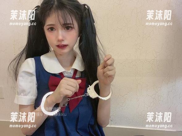 来看看倦倦喵的鱼骨胸衣：图包里的那些‘暧昧’瞬间