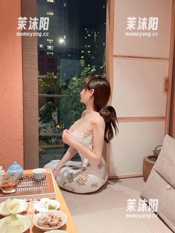 微密圈 - 看周妍希如何定制出魔鬼黑与诱惑白的绝妙碰撞