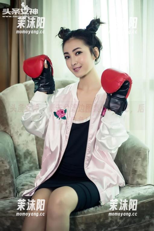 头条女神 - 秦若兮海边图集：下载吧，后果自负！