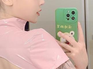 奈汐酱Nice金发套装汐图包：那些造型真让人怀疑她是不是在开派对