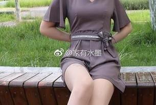 微密圈 – 家有水墨老师再更新：这组裸足作品真是让人心动，光线和影子玩得真不错。