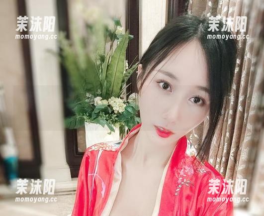 微密圈 - 最新的校园系列，小玉吃果冻又在分享她的‘被阳光吻过’时刻啦！