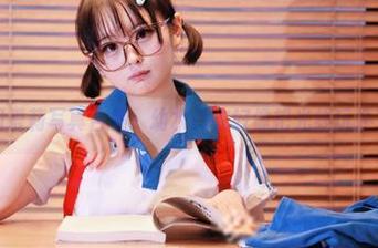 秋月爱莉写真合集：幼水铃衣好像把光线玩坏了！