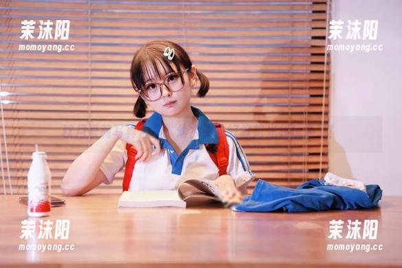秋月爱莉写真合集：幼水铃衣好像把光线玩坏了！
