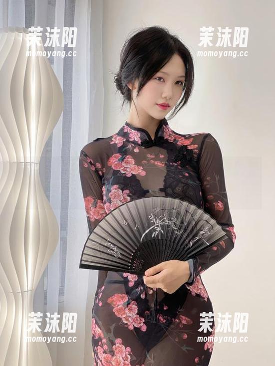 看看抖娘利世的最新OL写真图集，真的是让人心跳加速