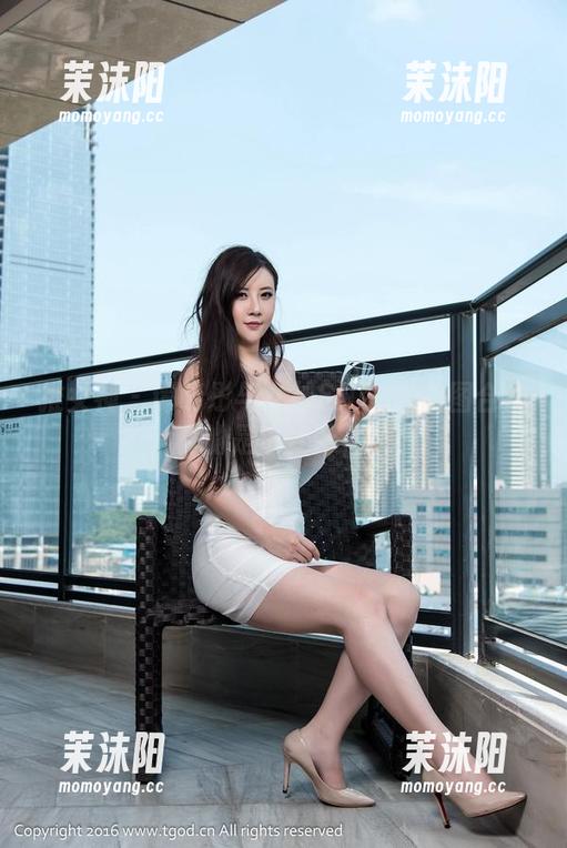 推女神 - 谭晓彤与女神Elise的美图合作，真的是千变万化啊！