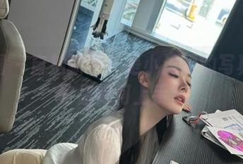 微密圈 – 自拍新手？是小逗逗的写真套图教你如何上手！