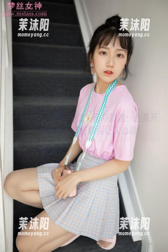 梦丝女神 - 私房里的刘诺与短裙：合集开启，快来看看哪些瞬间让人心动！