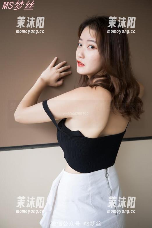 梦丝女神 - 瑰丽的网袜，下载点开就能和玥玥一起玩写真！