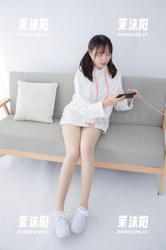 森萝财团 一边翻看森萝财团的校服黑丝学妹图册,一边感叹生活真美好!