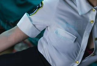 洛璃LoLiSAMA超S女警美图：有种强势叫做‘我就是女警’。