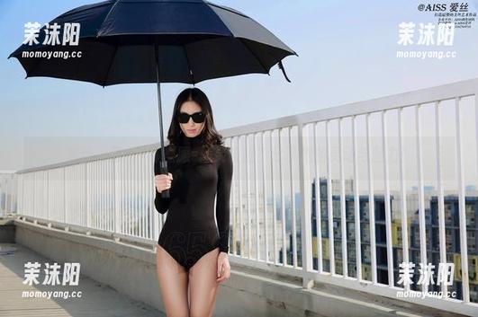 爱丝 - 若兮+体操服=心灵碰撞？分享她的灵动与魅力！