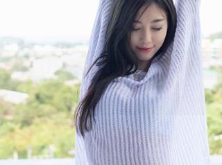 爱蜜社 – SOLO-尹菲泳衣写真更新：我决定每次洗澡前都得抱着比基尼冥想！
