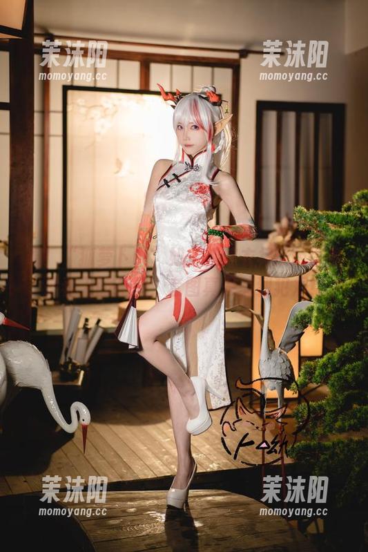 看！“狐萝卜呦”如何把连衣裙cos得像是春天的花朵，套图真是美到犯规！