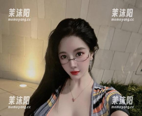 微密圈 - 这一刻，属于猪小七姐姐，全套写真下载请自取！