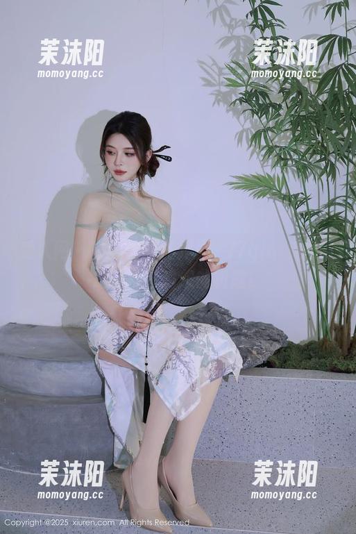 秀人网 - 在黑丝的世界里，77qiqi美图下载是打开幻想的钥匙！