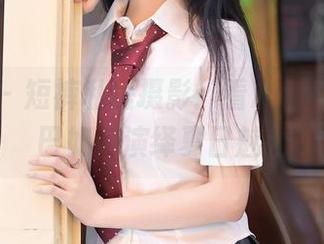 秀人网 – 短裤私房摄影：看Angela小热巴如何演绎夏日魅力