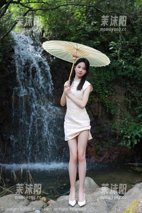 秀人网 - 办公室的Cherry樱桃酱写真：图包里的职场小心思