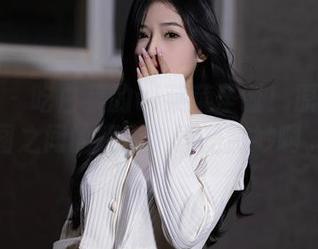 秀人网 – 吃白菜的vi菜菜圣诞！原图和套图之间的距离，真是微妙啊。