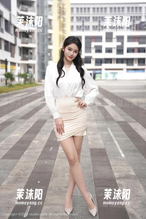 秀人网-安然anran 秀人网 - 在线享受安然anran的网袜合集:色情与艺术的暧昧游走