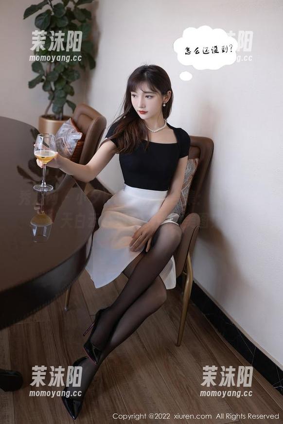 秀人网 - 小夕Kitty泳装合集：夏天的蓝天白云，别忘了她的美图！